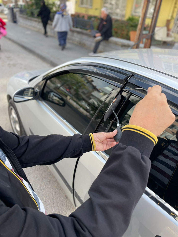 Aziziye Oto Kilitçisi